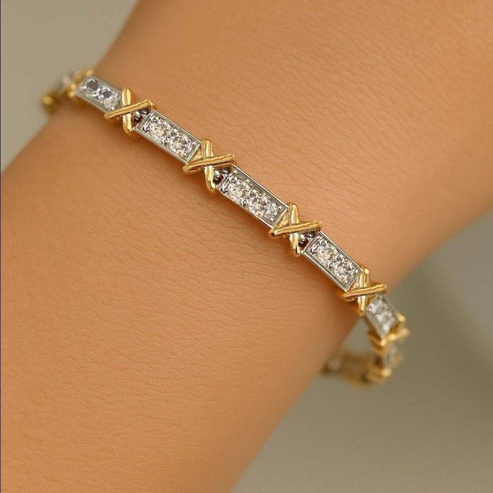 Gold and Silver Bracelet Q561